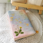 手刺繍のブックカバー/タンポポ
