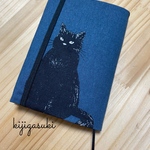 文庫サイズ　シックな黒猫のブックカバー
