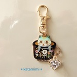 ＊チャリティー＊ カップ猫ちゃんミニキーホルダ 【カップ黒×ネコブルー】