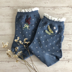 手縫い刺繍＊〜flower(ミモザ&ラベンダー)＊〜左右柄違い靴下