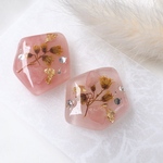 くすみピンクのイヤリング / ピアス