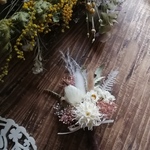 【White＆ベージュピンク系】ホワイト系＋ベージュピンク＋木の実のコサージュ