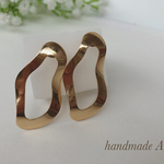 再販✨【金属アレルギー対応】✴︎シンプル✴︎✴︎変形オーバルリングピアス✨