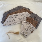 韓国生地　ダイナソー　抱っこ紐カバー、よだれパットセット