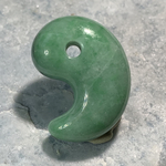 糸魚川翡翠　芽吹の勾玉
