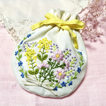 【受注制作】菜の花の手刺繍「まん丸巾着ポーチ」
