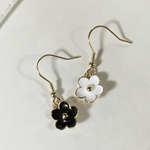 モノトーン　フラワー　アシンメトリー ピアス