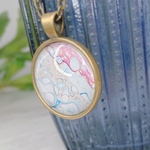 『クォドラスのペンダントⅦ』かわいい丸型ネックレス＊天然石風＊ぷっくりガラスカボション＊運気アップ＊ウォーターマーブル