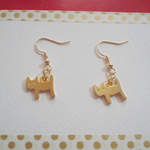 ネコのピアス
