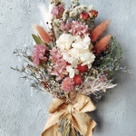 紫陽花とピンクのスワッグ