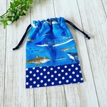 ◉ サメのなかま ◉ 小さめマチなし巾着袋20×15（ブルー）