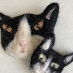 ワル猫羊毛フェルトブローチ。チビちゃん付いてる。