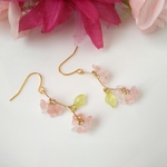 淡いピンクのお花ピアス/イヤリング