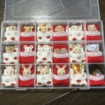 59【再販】シルバニア　赤ちゃん　ベッド　布団　ケース　収納　イチゴ＆赤無地