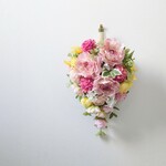 ラナンキュラスとマムの春リース*＊/玄関リース・ドアリースにピッタリなアーティフィシャルフラワーのリース