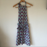 紫花のエプロン