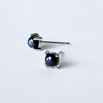 ブラックラブラドライト×シルバー　シンプルスタッドピアス