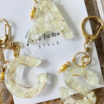 〈オーダーメイド品〉❀イニシャルキーホルダーレジン❀