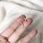 18kgp 3連ジルコニア シンプルスティックピアス 小ぶりで上品   ゴールド 