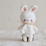 約12cm 小さな、あみぐるみ ふわふわ うさぎちゃん  E