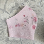 ピンク　小花　和柄マスク　和装用マスク　ちりめん風　半襟刺繍マスク　成人式　卒業式