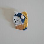 【再販×4】「真珠の耳飾りのネコ」の刺繍ブローチ