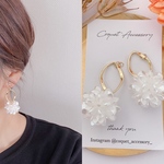 送料無料♡ 【オススメ】大ぶり パールフラワー 大人上品 イヤリング／ピアス