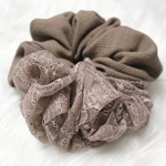 再販 しゅしゅ ブラウン グレージュ レース  チャーム付き Brownberry Lace
