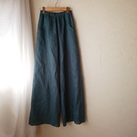 リネンのワイドパンツ　くすみのある青緑
