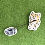 トレーニング中の柴犬ブローチ