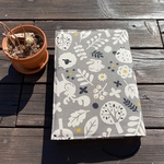 A5ハードカバー用ブックカバー22.4cm★北欧の森★まあるい木と動物たち/グレー