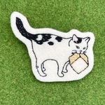 いたずら猫ブローチ（食パン）