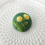 野草ノゲシの手刺繍ブローチ