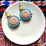 つなぐ＊苗族　花形チェコビーズのピアス/イヤリング
