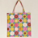 北欧風の肩掛けバッグ(花柄)