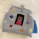 絵画のような猫さん刺繍がま口ポーチ♪A