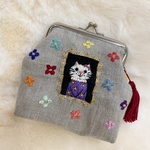 絵画のような猫さん刺繍がま口ポーチ♪B