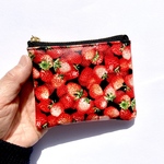 感謝セール品❤️いちごいちご🍓　便利ラミネート ミニポーチ　10cmファスナー