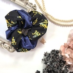 【ツイスト❤︎シュシュ】black mimosa