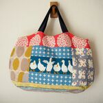 北欧風　ランダム　パッチワーク　タック　ぷっくりBAG ①　♪綿麻　紺　アヒル　