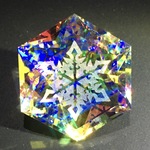 【導きの聖石 アルクトゥルス】　雪の結晶刻印 宝石型カットオブジェ(2202B)　（6画 Mサイズ）
