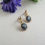 ブルーの花束イヤリング