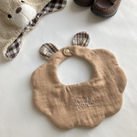 後ろ姿もcute♡お名前刺繍のくまみみスタイ🧸