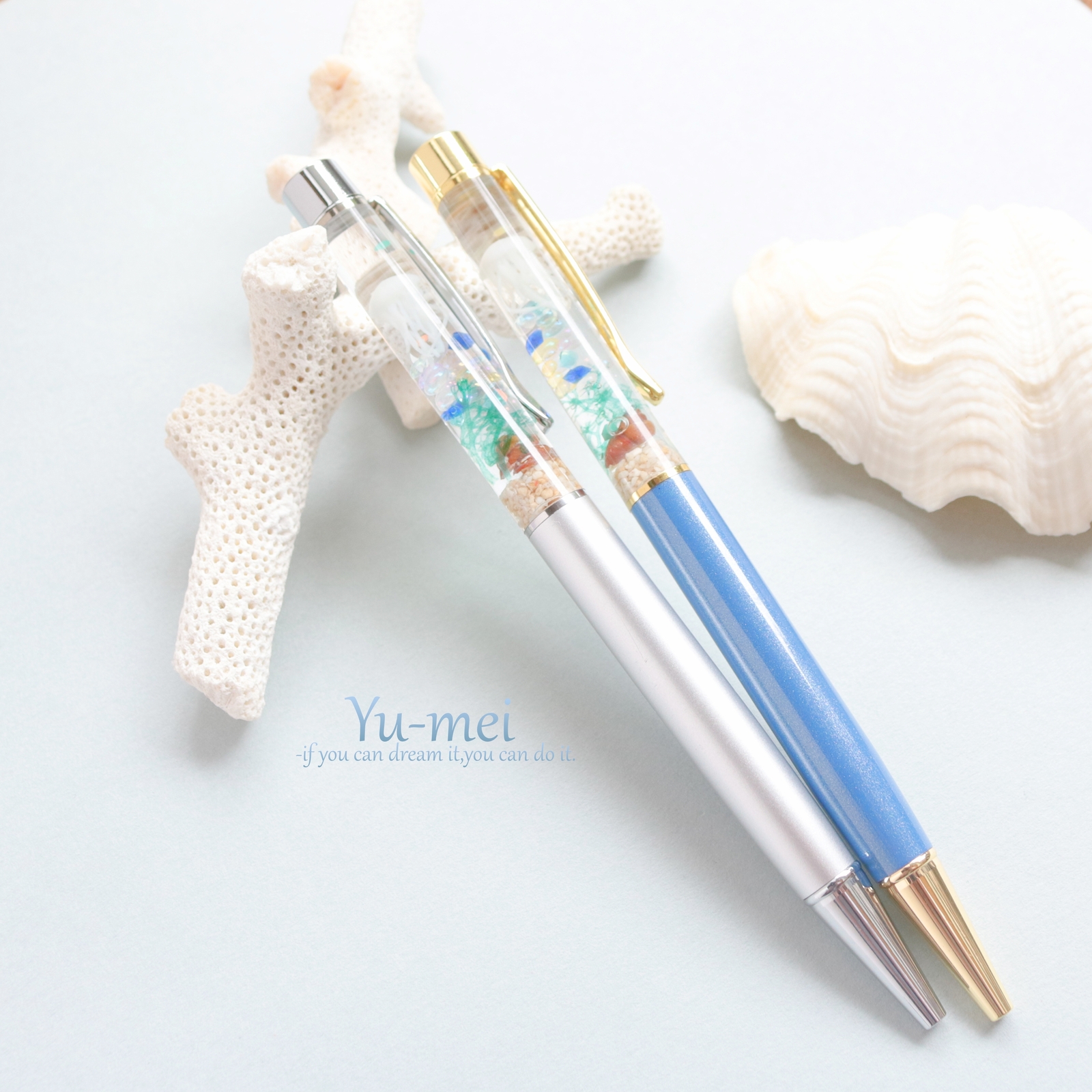 海月泳ぐ海中のボールペン（ペン本体ブルー×ゴールド