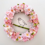 見上げる文鳥の桜リース