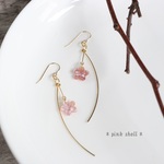 ＊14kgf＊小さな桜シェルが優しく揺れるピアス＊イヤリングに変更可能＊ピンク