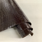 牛革　型押し　爬虫類B ダークブラウン　80㎝×40㎝（32デシ）本革　レザークラフト　革　レザー　leathercraft　ハンドメイド　手作り　素材　生地　バッグ　クロコ　クロコダイル　焦茶