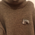 ふわふわしっぽ正面エゾリスの刺繍ブローチ