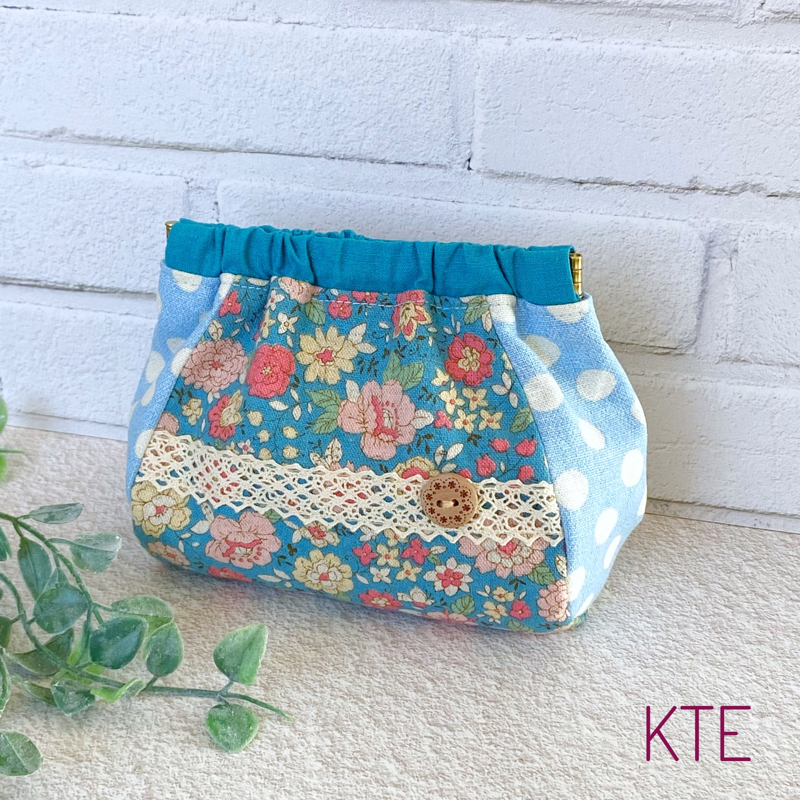 ✳︎ハンドメイド✳︎ポーチ付きティッシュケース 花柄 ブルー