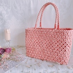 桜色のぷっくりお花模様のかごバッグ　花結び・四つ畳編みかごバッグ　